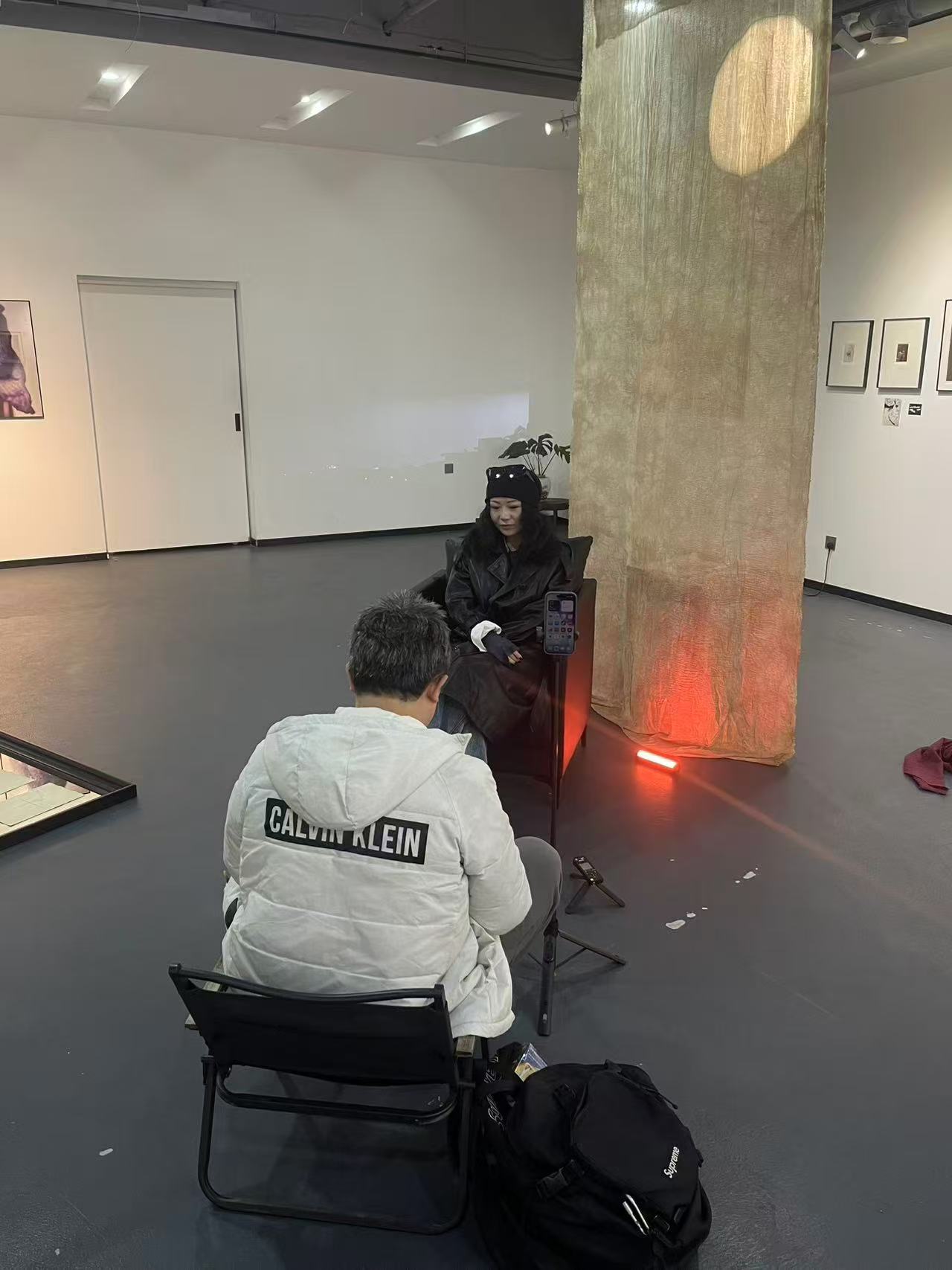 A Person Who Lives at the Edge of Fog— Jenny, an Image-Maker Who Lets Time Soften Its Lines